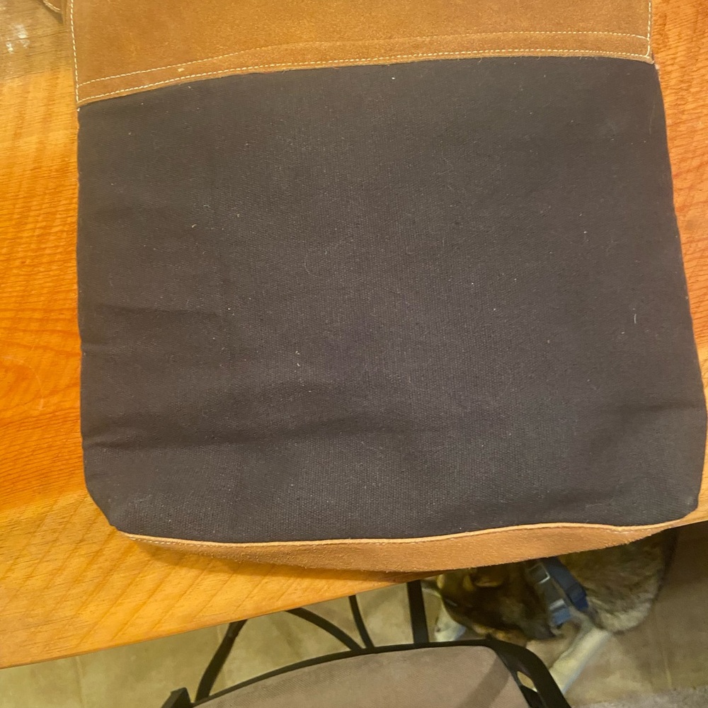 Western Style Handbag - Picture 5 of 16